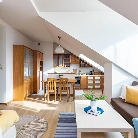 Superapart Powstańców śląskich 106d * Varsóvia
